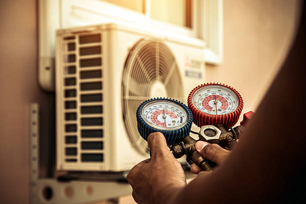 Professional Hvac Installation technician working in Greenville, DE